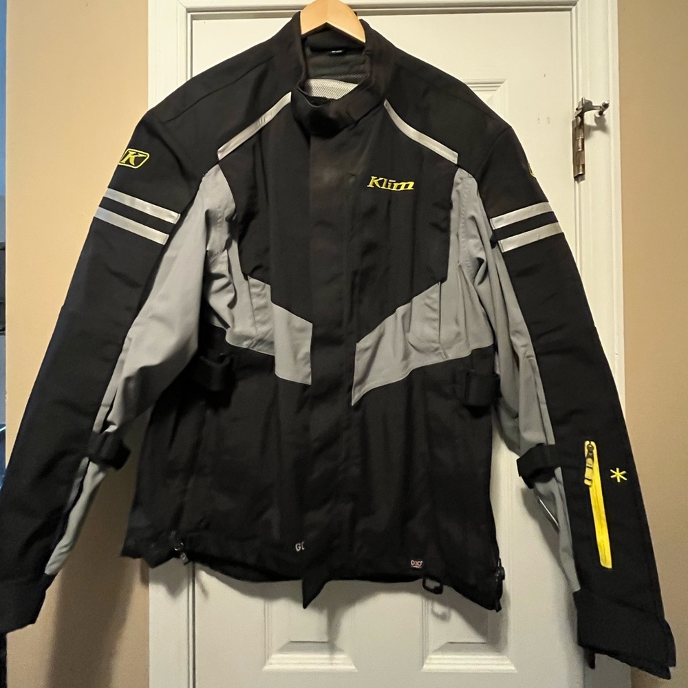 Klim Latitude Men’sMotorcycle Jacket size XL. GoreTex waterproof & windproof